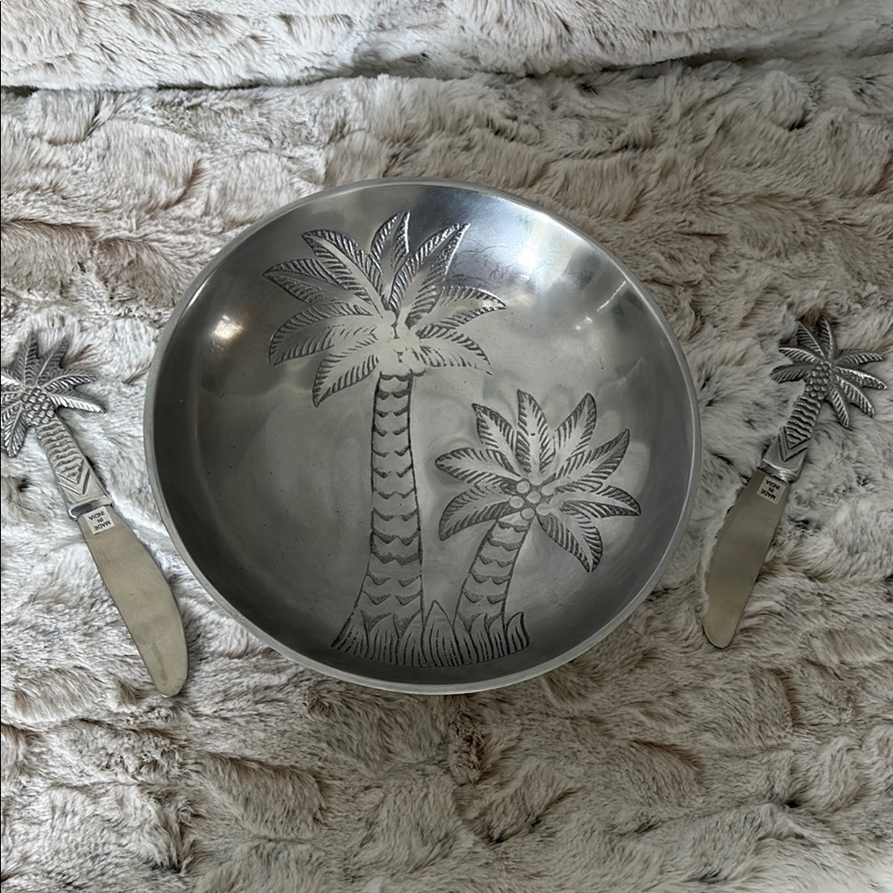 Palm Tree Engraved Silver Bowl Set With Two Spreaders